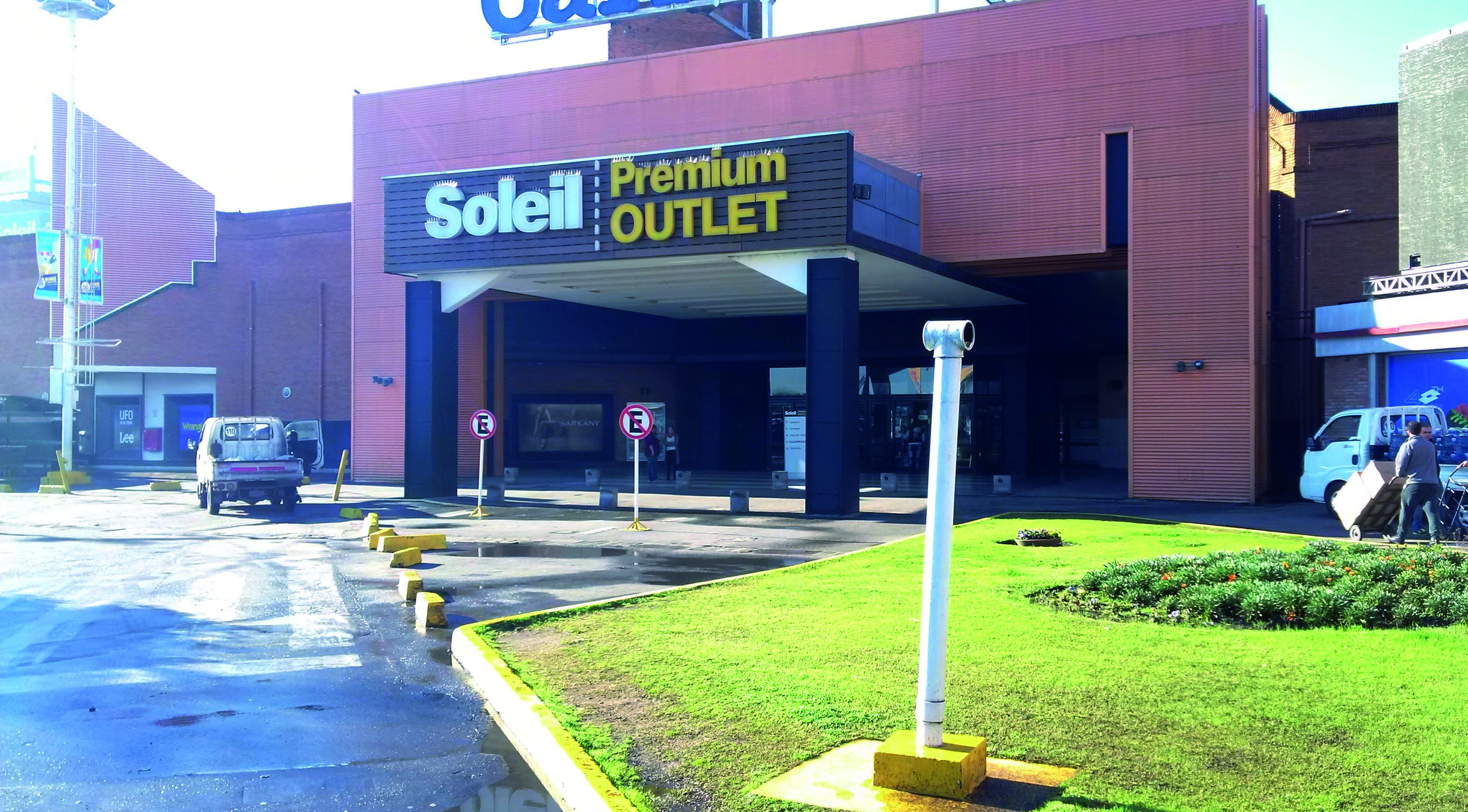 Nike factory soleil premium outlet sales